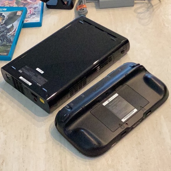 Nintendo Wii U Console 32GB & 2 Games & Gamepad WUP-010 Zelda System Black - Picture 9 of 15